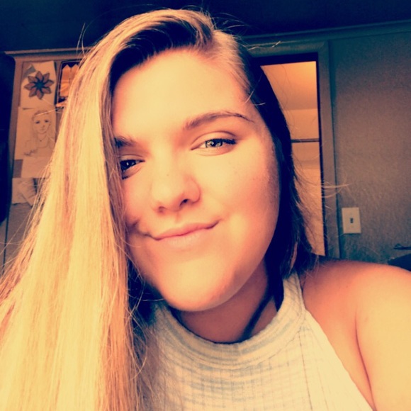 Meet your Posher, Bridget - Picture 1 of 1